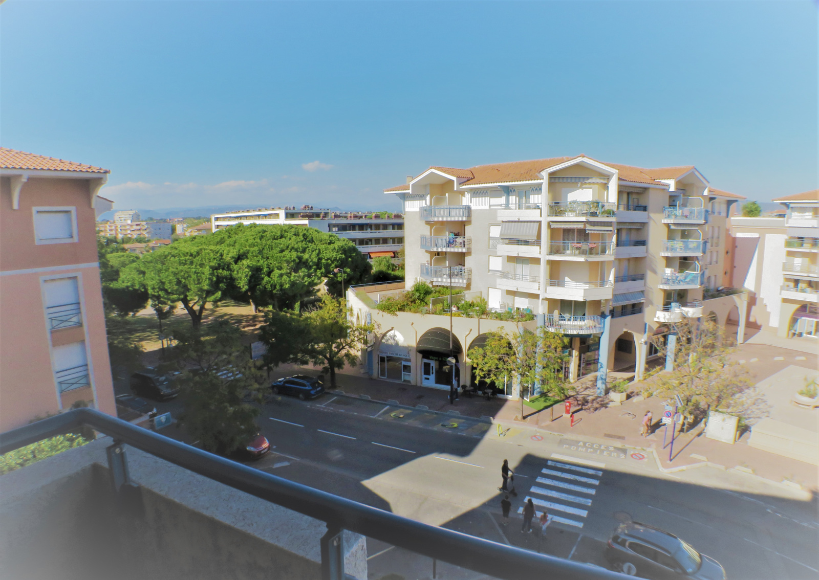 vente-port-fr-jus-agr-able-studio-en-dernier-tage