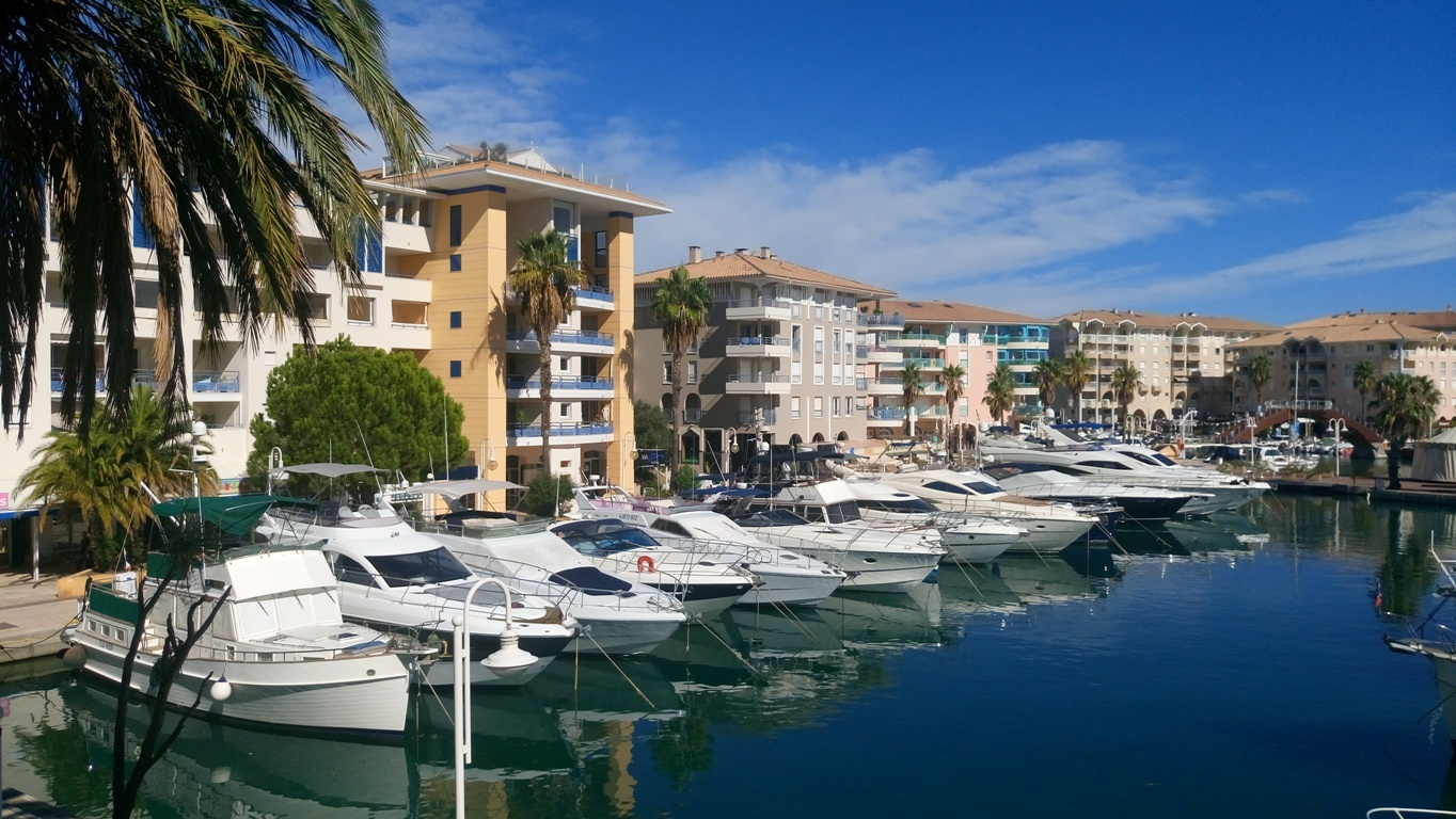 vente PortFréjus Spacieux T3 vue Port. Klein Azur Immobilier